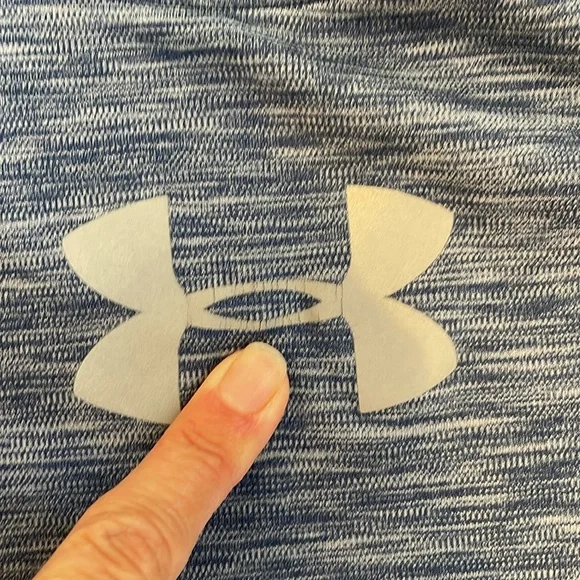 4 Under Armour heat gear short sleeves shirts, 1 adidas long sleeve - Picture 5 of 17